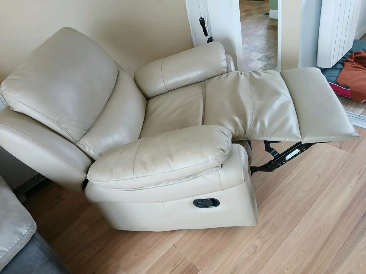 Leather armchair - Image 3