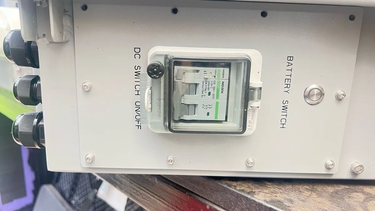 SAJ hybrid inverter 6kW and SAJ 5kWh battery - Image 1