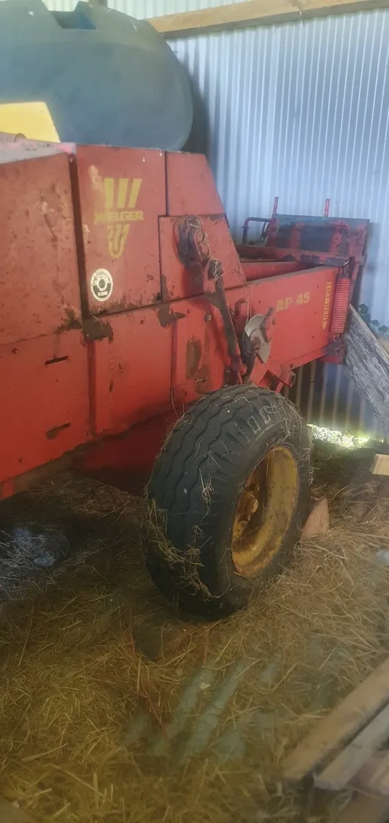Small square baler - Image 1