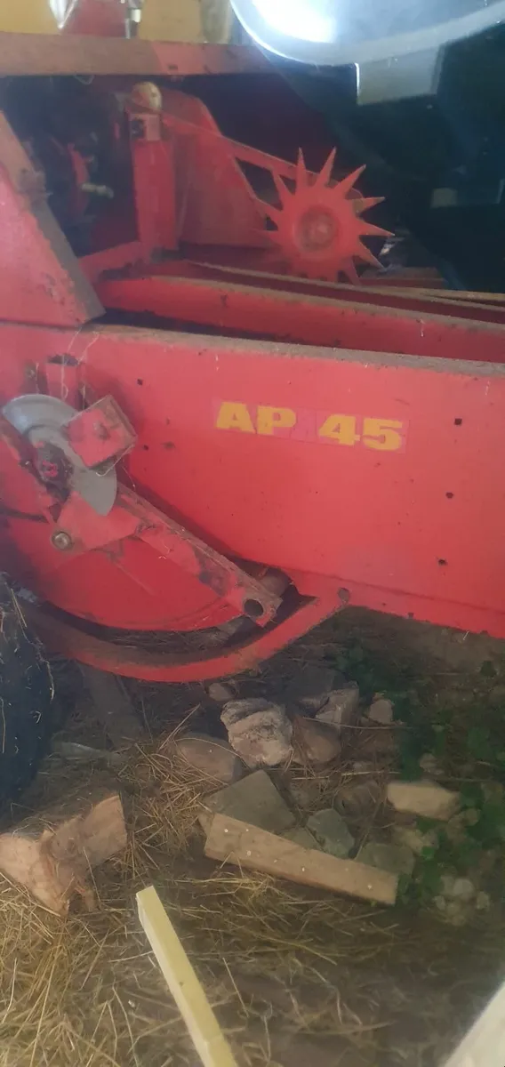 Small square baler - Image 3