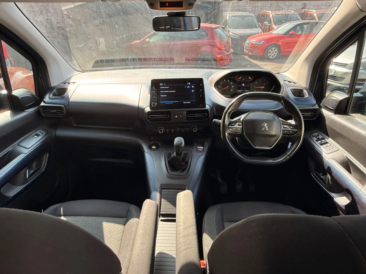 Peugeot Rifter 2020 wheelchair taxi - Image 4