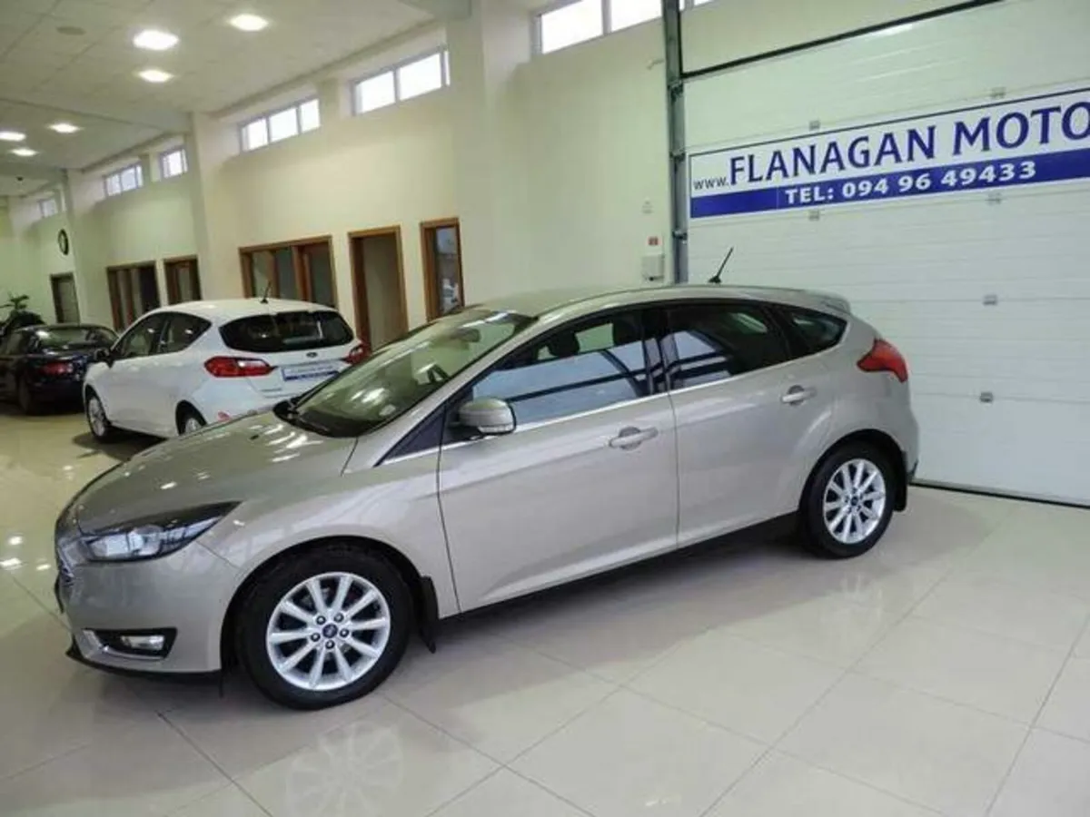 Ford Focus Titanium 1.0 125PS 6SPD 4DR - Image 3