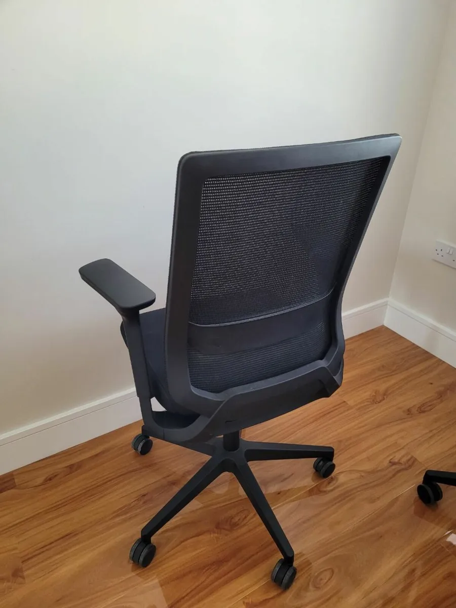 Office chair - Image 1