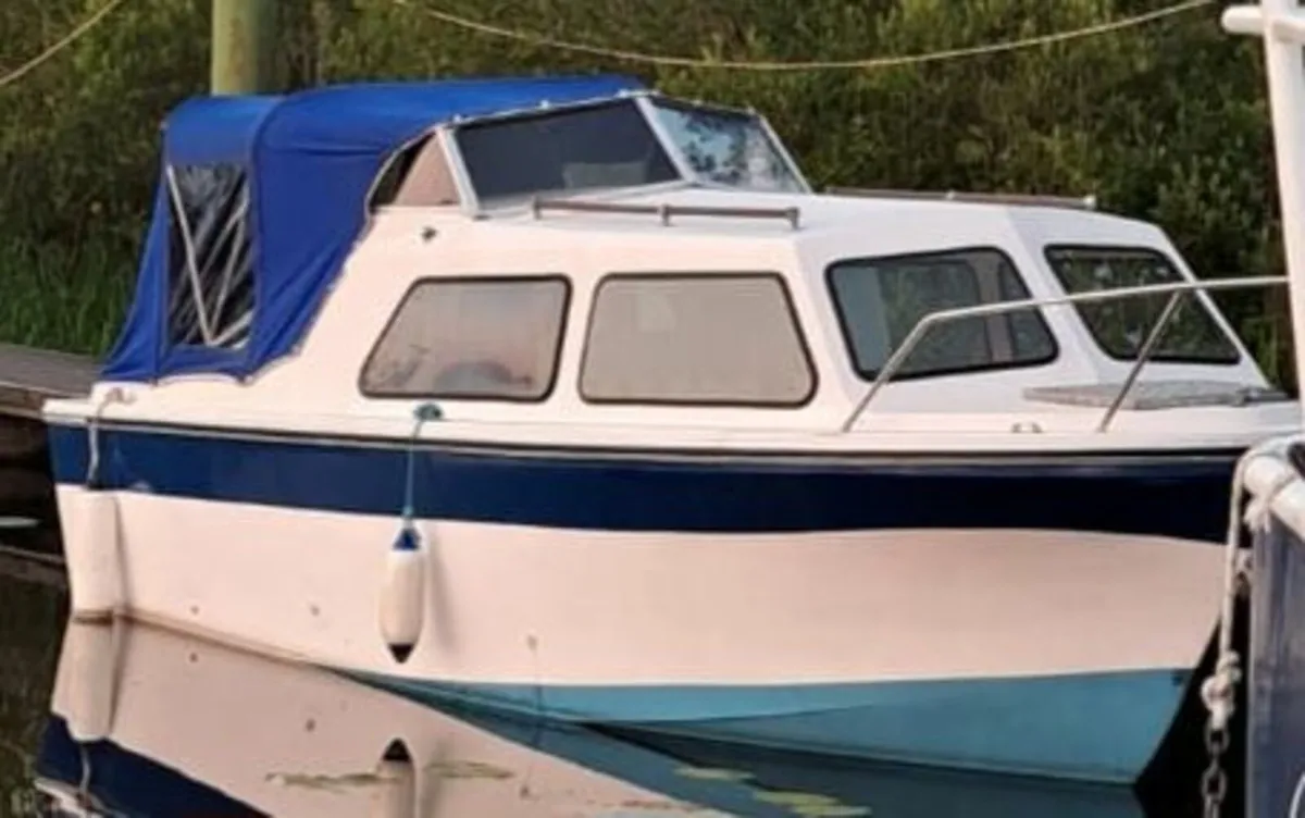 Boat, 20ft, Inboard Diesel Engine - Image 1