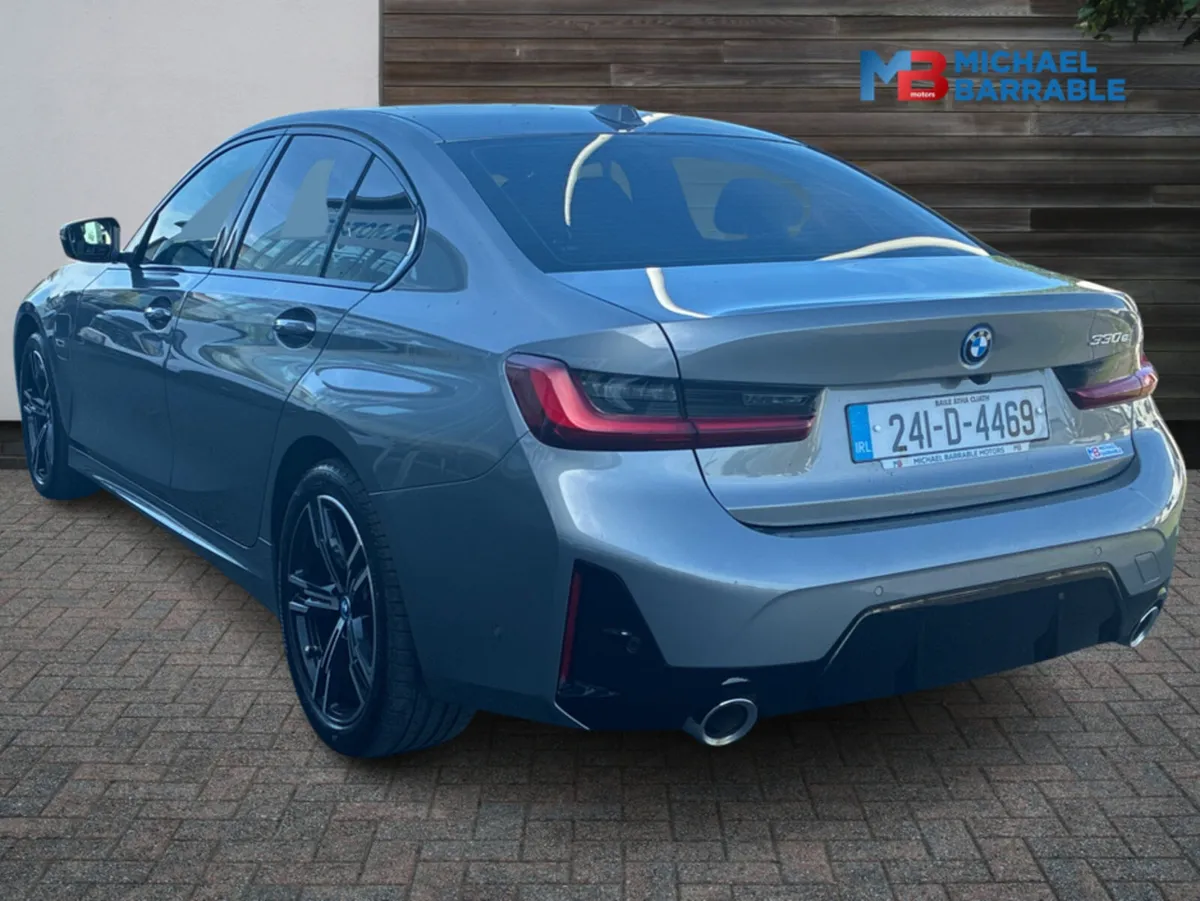 BMW 3-Series 330e M SPORT . ALCANTARA SEATS - Image 4