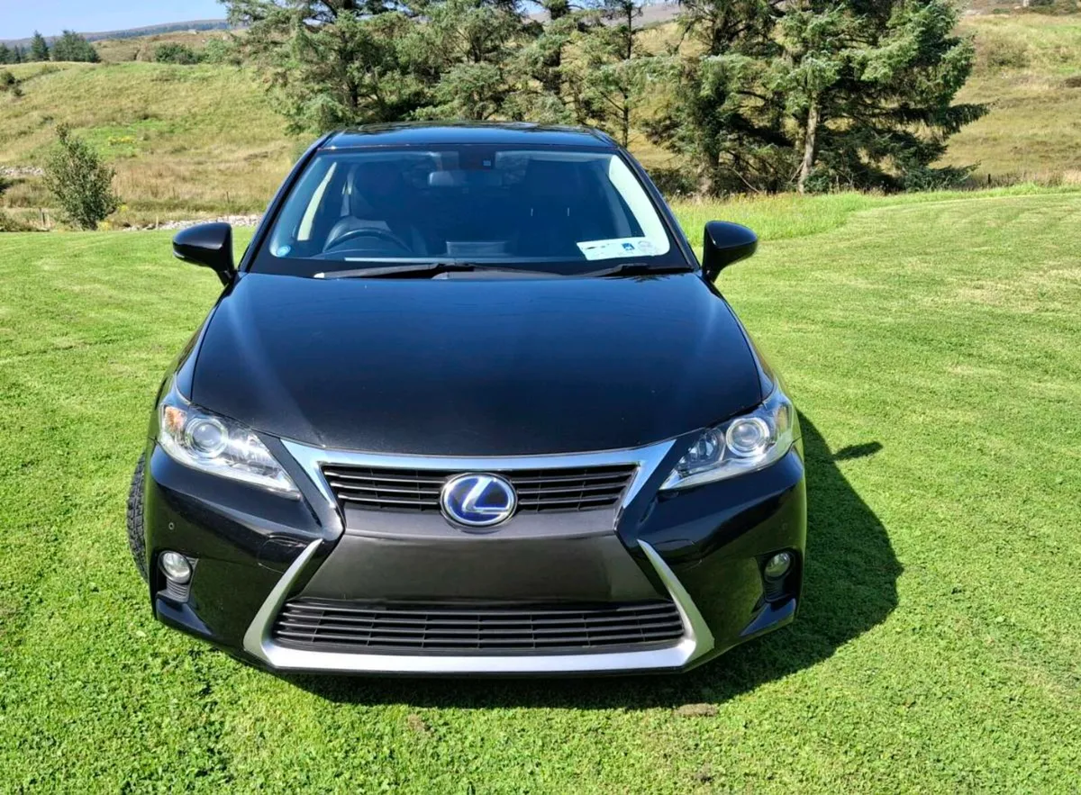 Lexus CT200 1.8 Petrol-Hybrid

Auto Very High Spec - Image 3