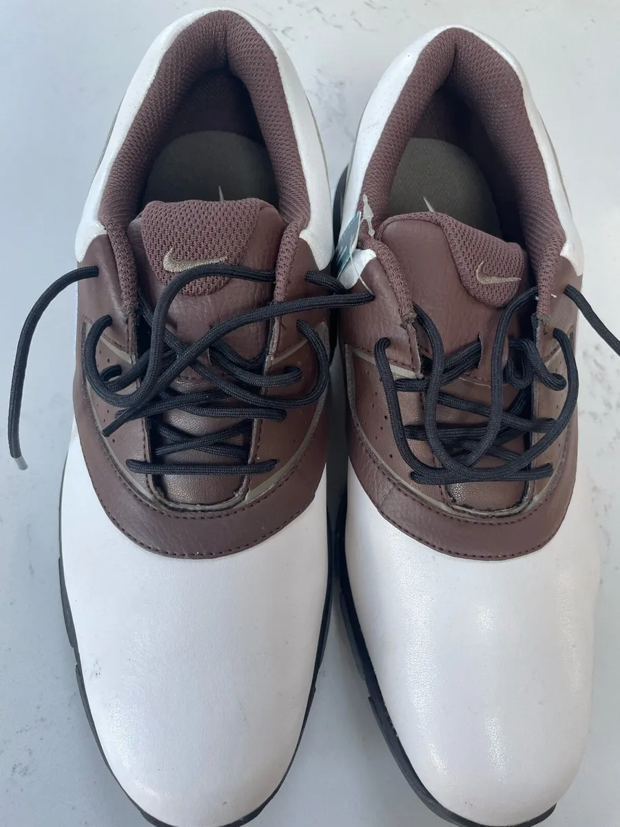 Golf shoes - Image 1