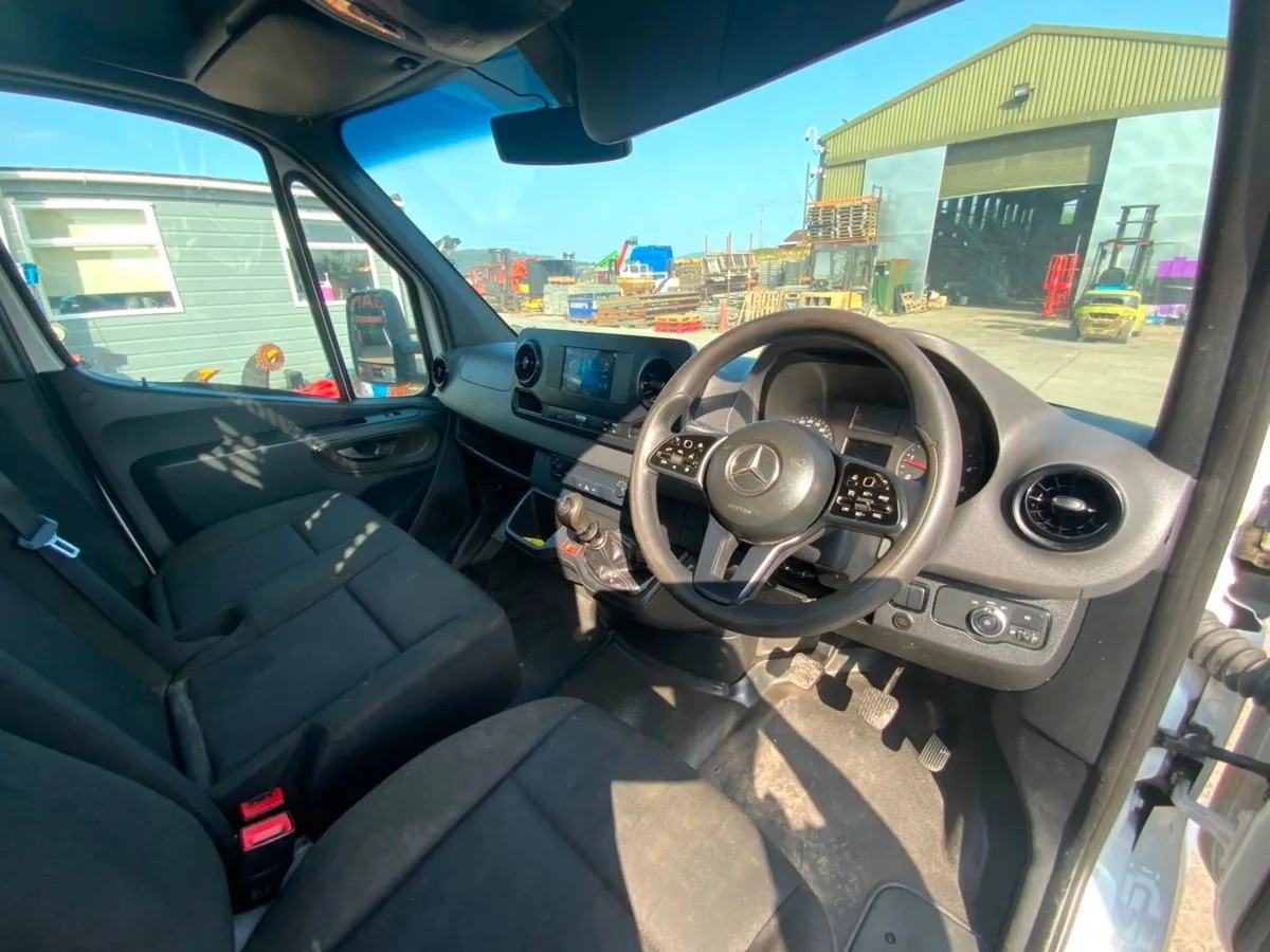 Mercedes-Benz Sprinter 3500kg 14ft Dropside Flat - Image 4