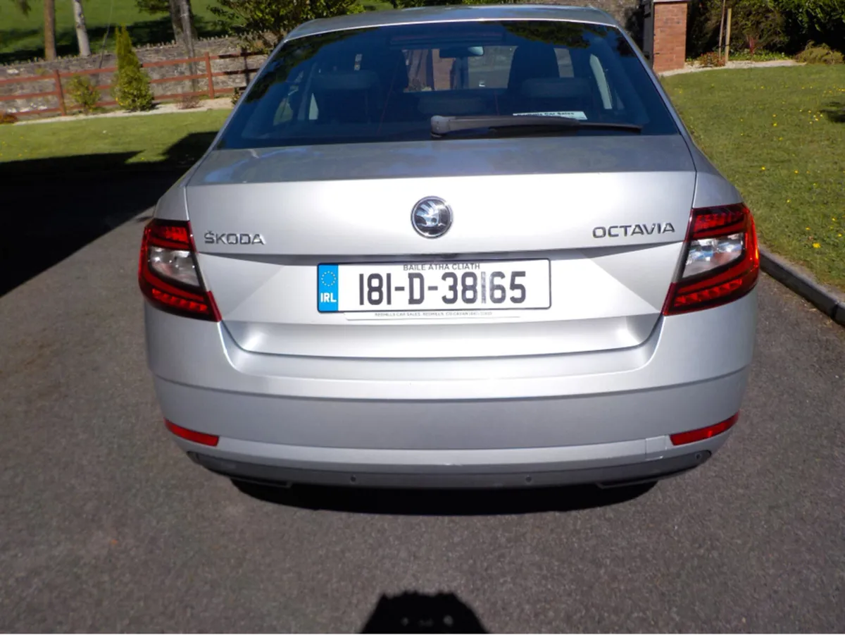 Skoda Octavia AMBITION 1.6 TDI 115P DSG 4 4DR AUTO - Image 3