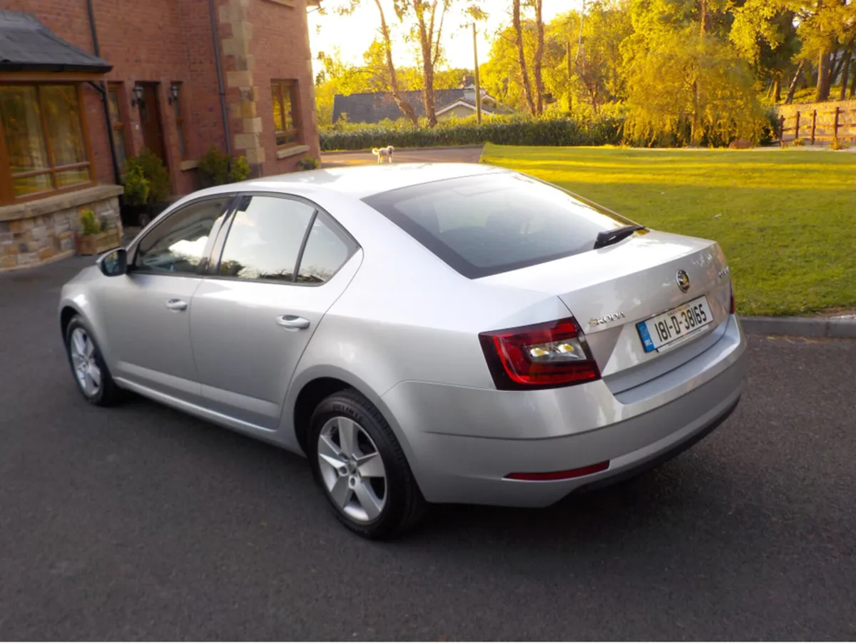 Skoda Octavia AMBITION 1.6 TDI 115P DSG 4 4DR AUTO - Image 4