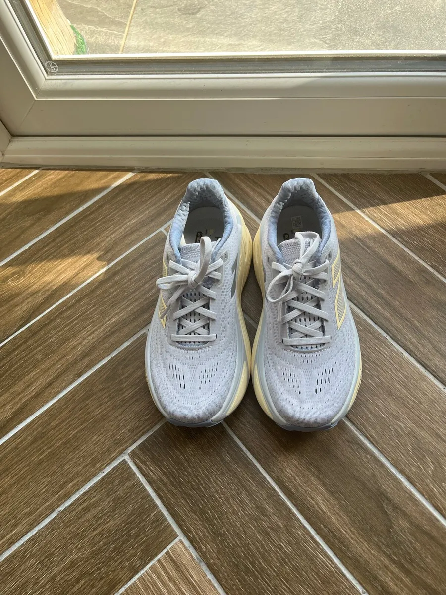 New Balance Fresh Foam v5 running shoes - Image 2