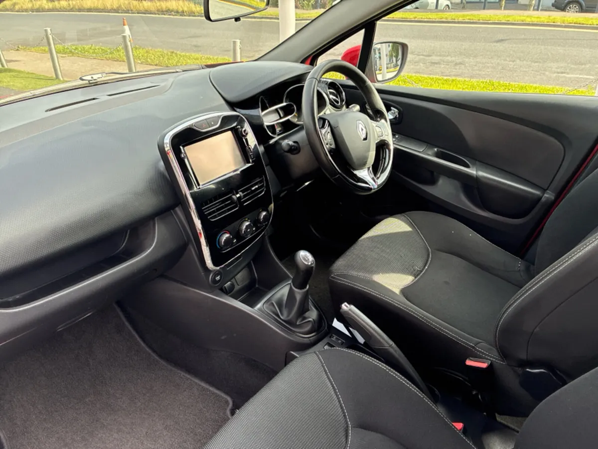 Renault Clio IV DYNAMIQUE 1.2 PET 7 4DR PETROL - Image 3