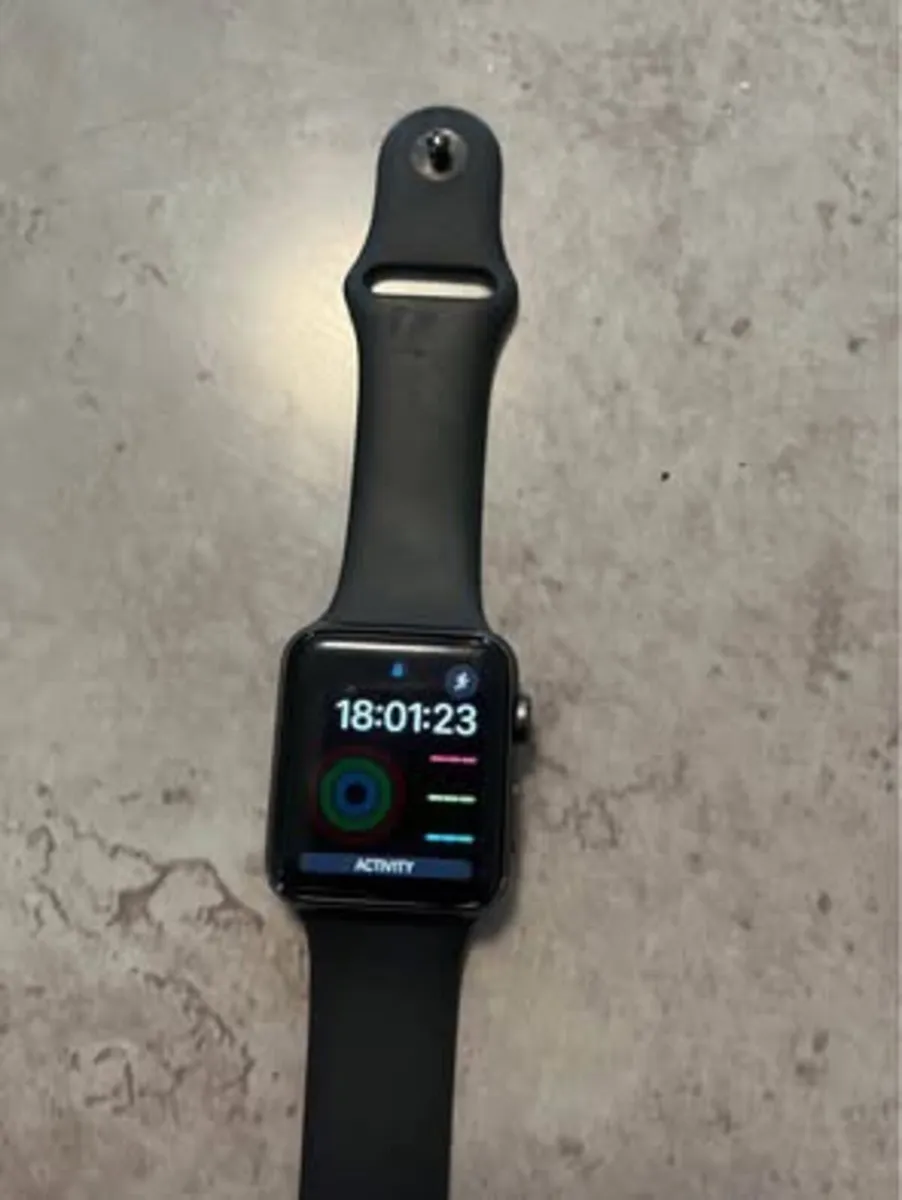 Apple Watch Series 3 - battery 90% - Image 2