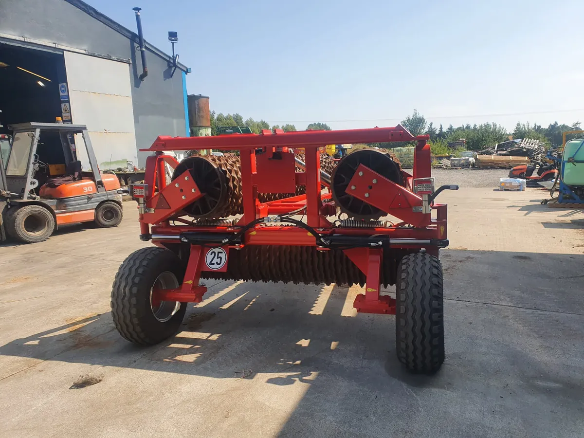 Used Kverneland 8.3 Meter Ring Roller - Image 2