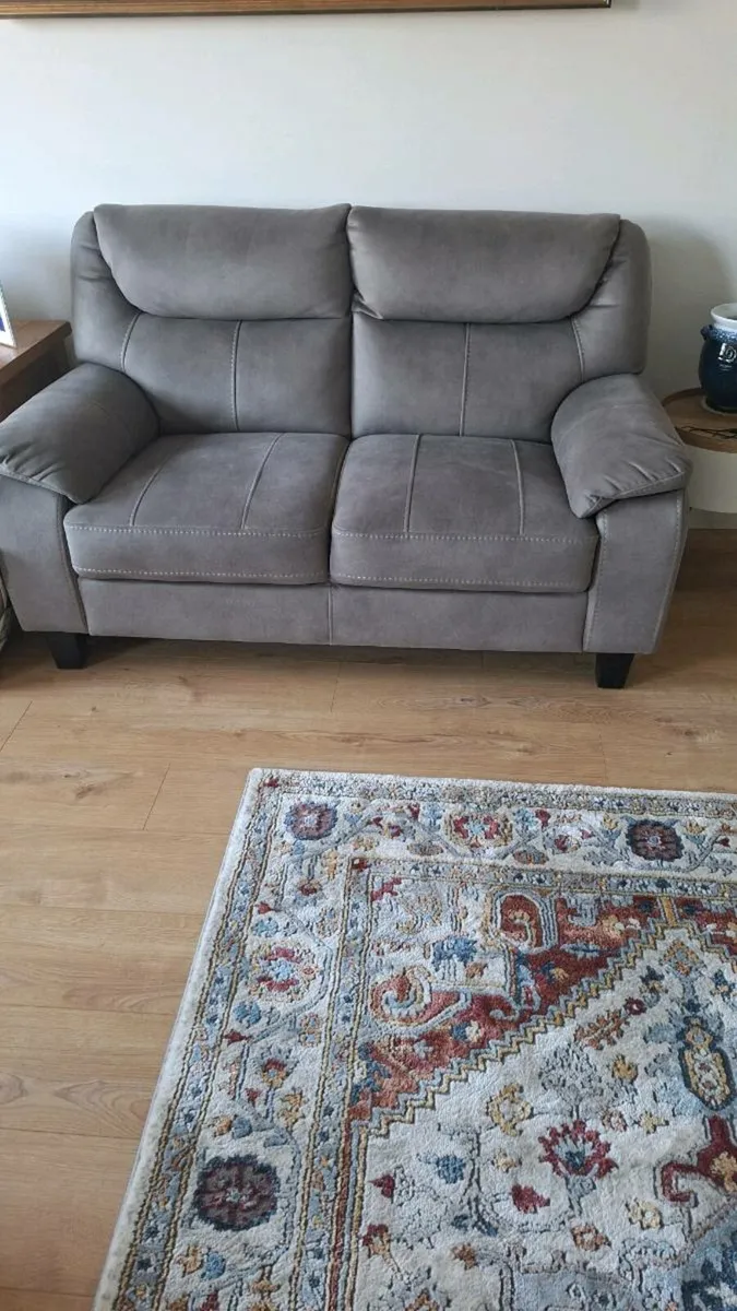 3 & 2 Seater Suite - Image 2