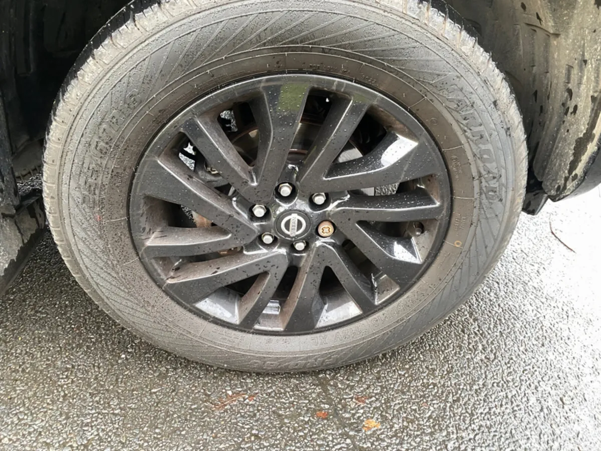 Nissan Navara Tekna - Image 4