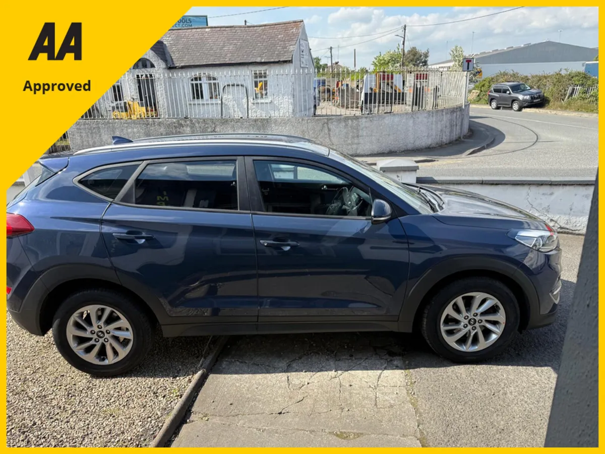 Hyundai Tucson 1.7 SE NAV BLD 141PS 5DR AUTO - Image 3