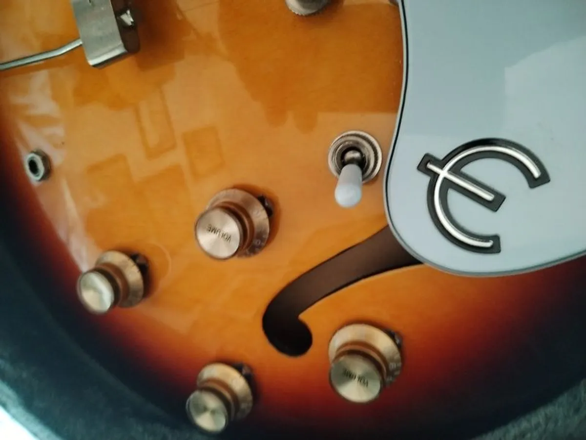 Epiphone casino vintage sunburst  with case. - Image 2