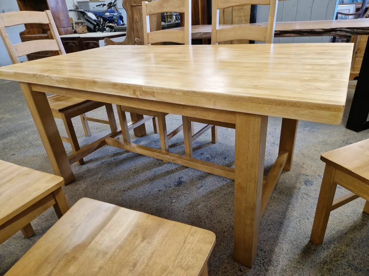 Light oak table, 6 chairs - Image 3