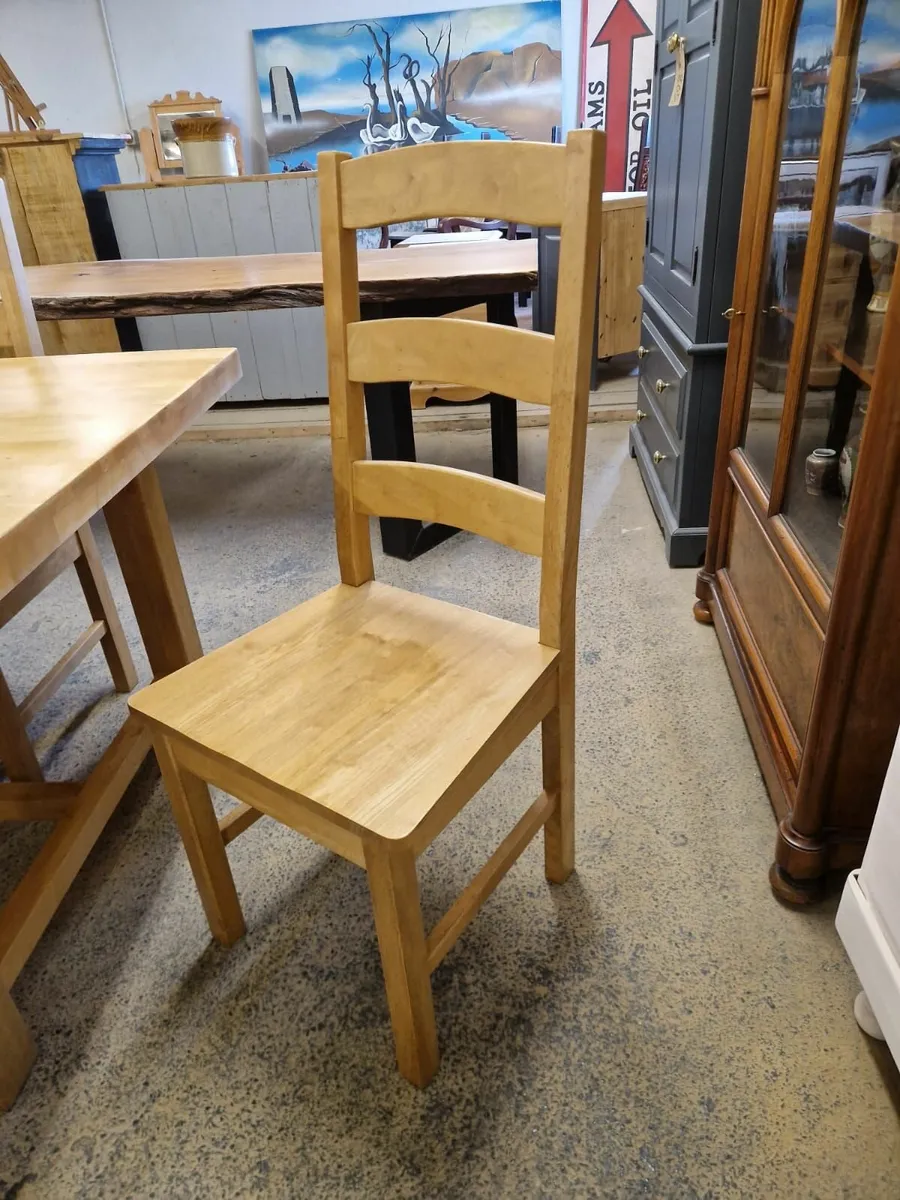 Light oak table, 6 chairs - Image 4