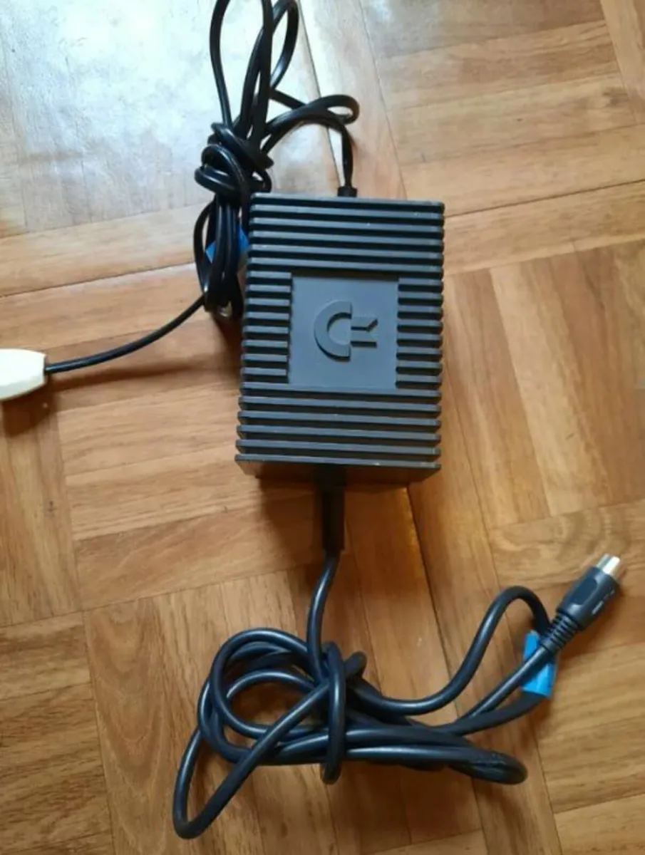 Commodore Amiga CD32 game console + games - Image 4