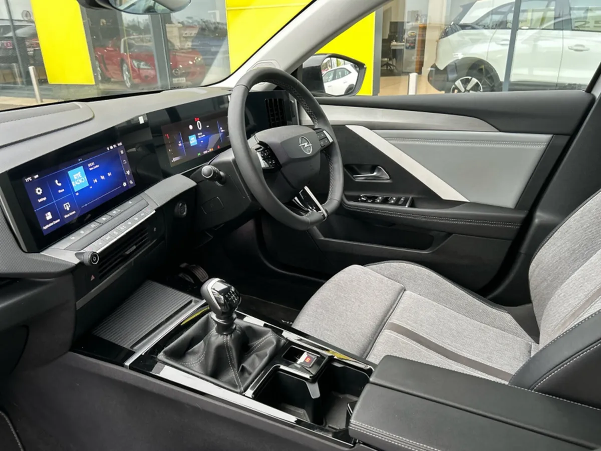Opel Astra 5 DR HATCH-ELEGANCE-1.2 130PS - Image 3
