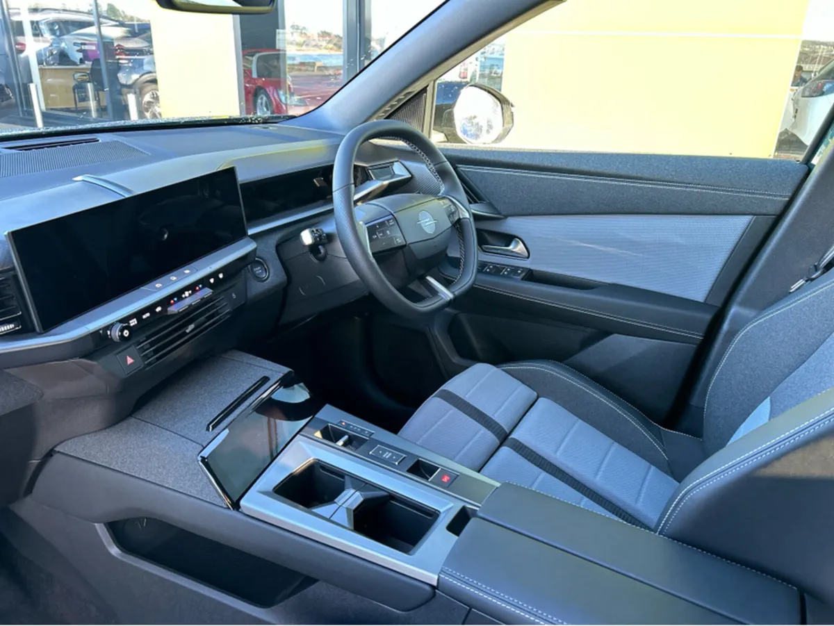 Opel Grandland GS1.2 Hybrid - Image 2