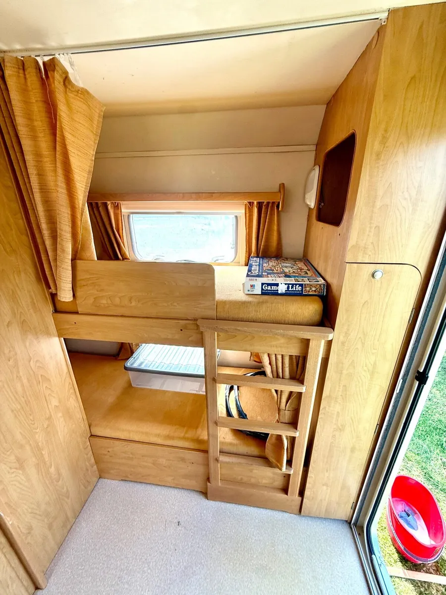 Carvelier Hermitage 546 - 6 berth fixed bunk beds - Image 3