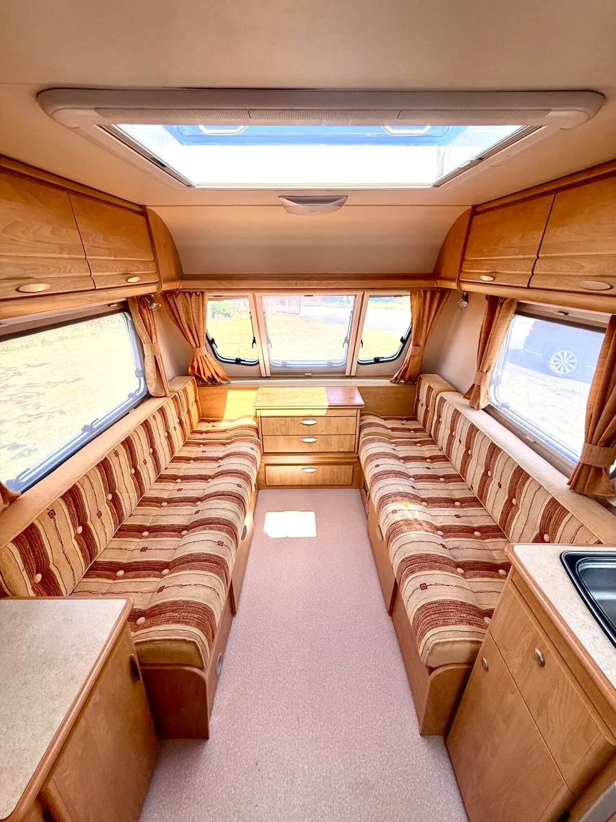 Carvelier Hermitage 546 - 6 berth fixed bunk beds - Image 4