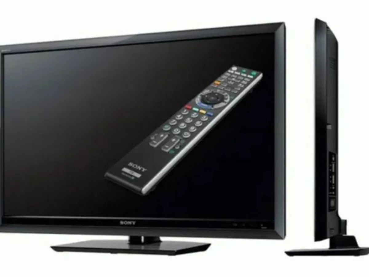 Sony KDL-46Z5500 LCD Digital Colour 46" TV - Image 1