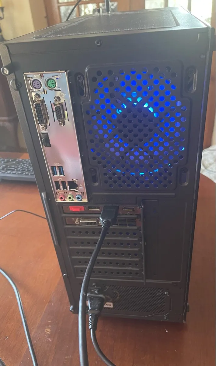 Gaming computer plus old display with VGA connect - Image 4