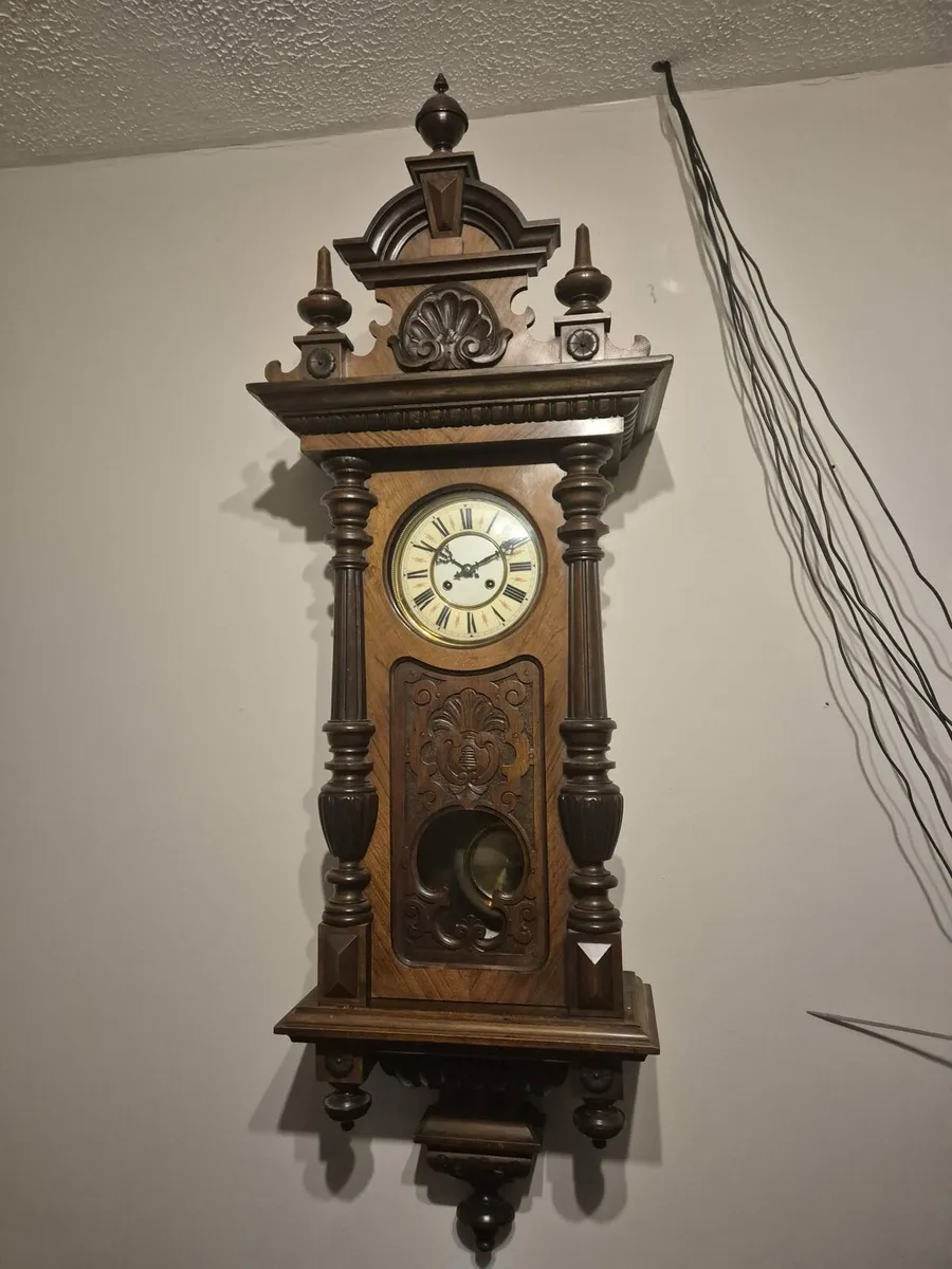 Old clock - Image 1