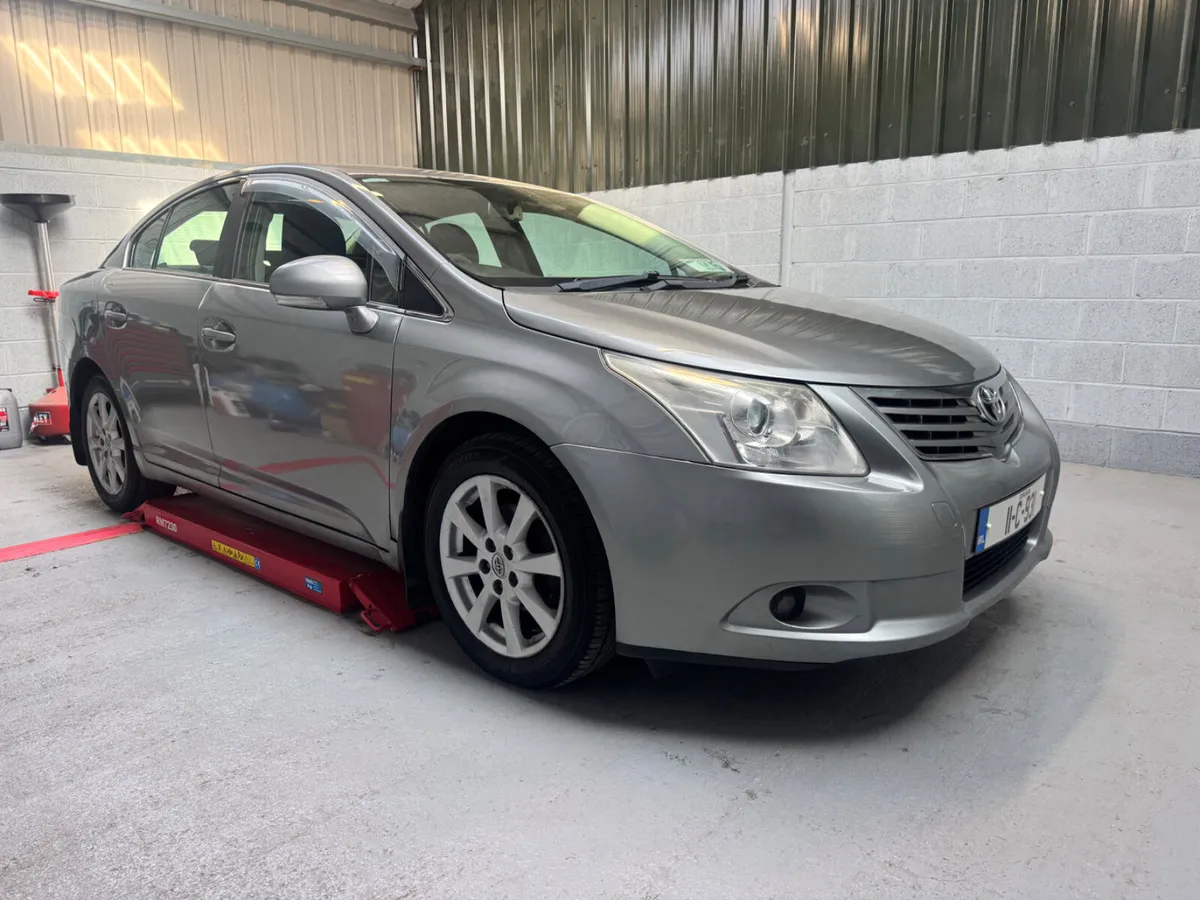 Toyota Avensis 2011 - Image 1