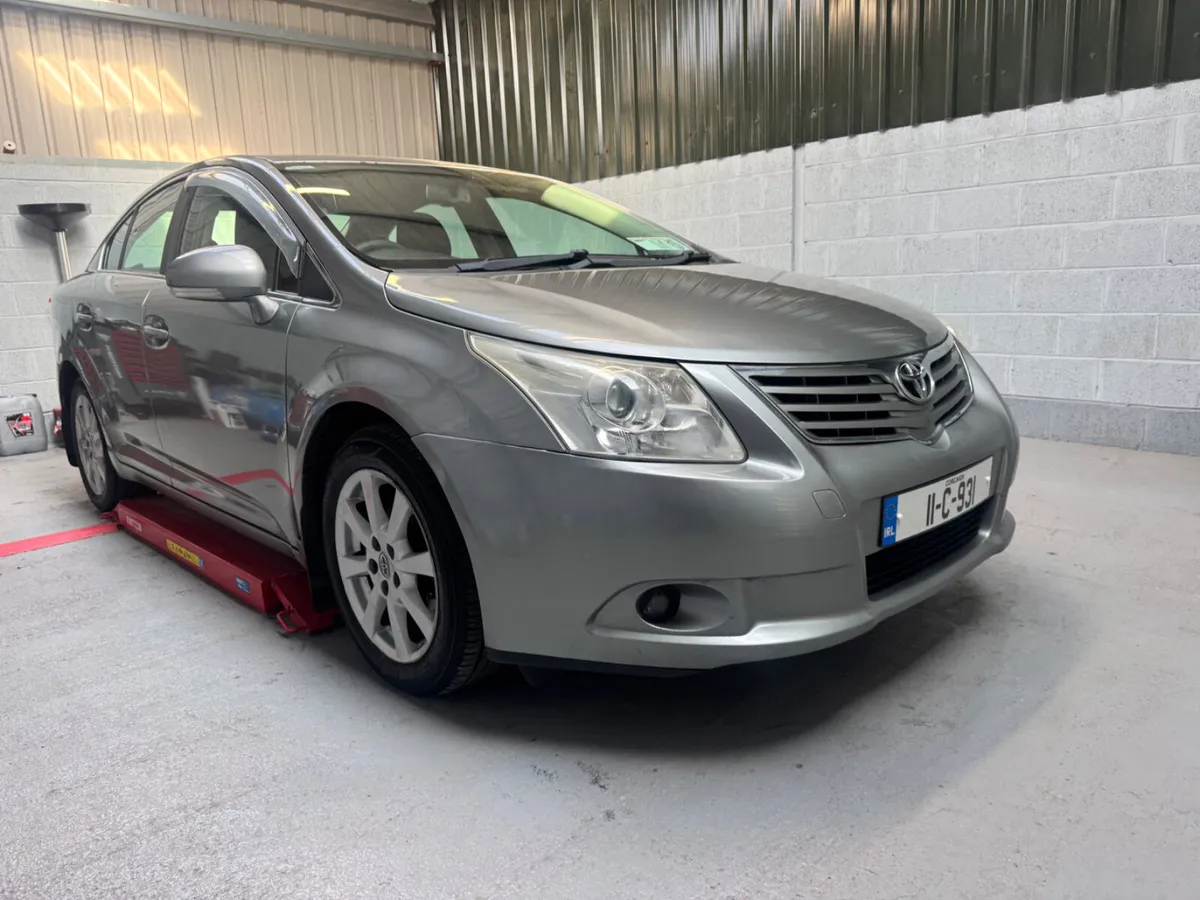 Toyota Avensis 2011 - Image 2