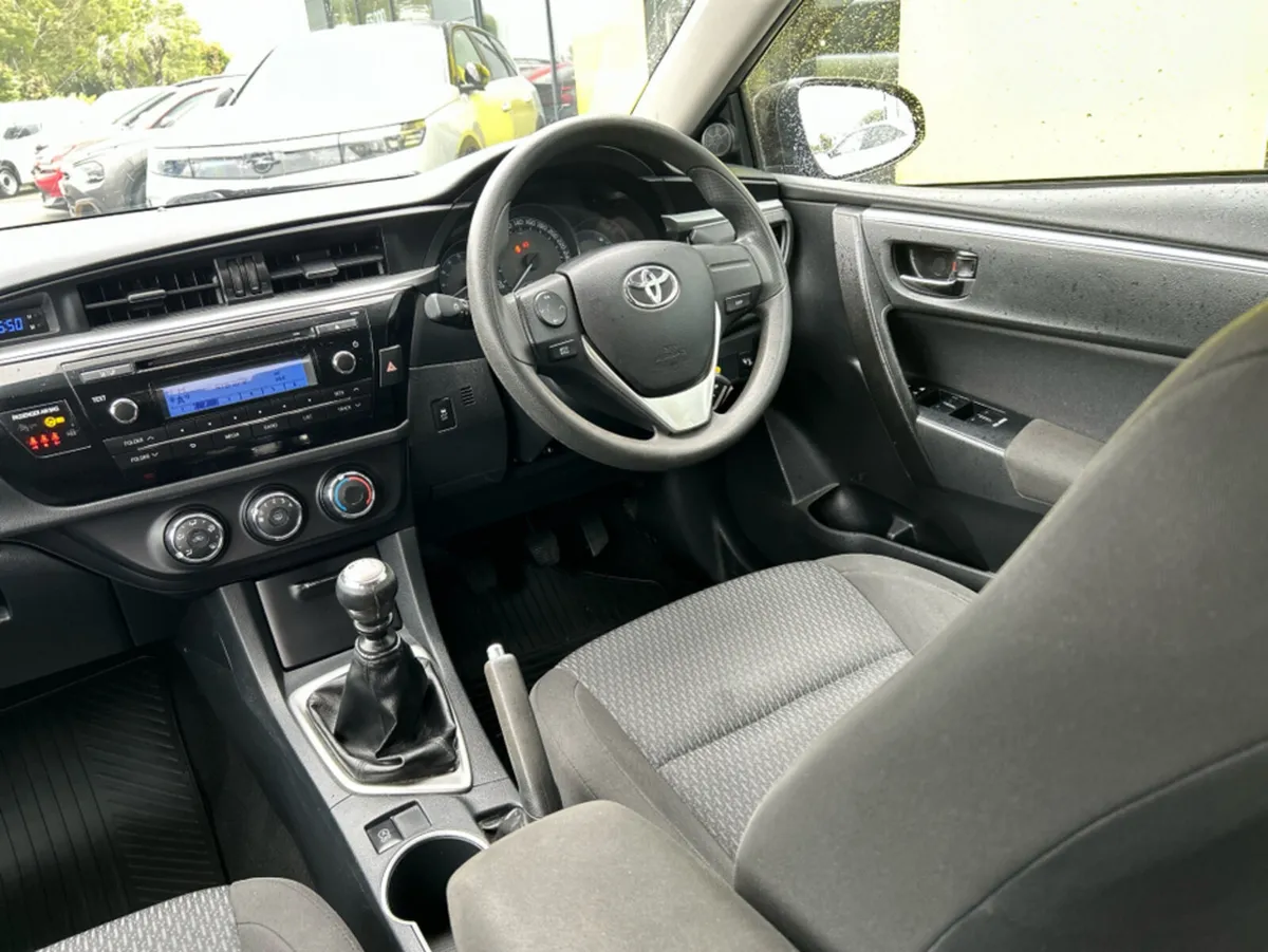 Toyota Corolla 1.4 D TERRA 4DR - Image 3