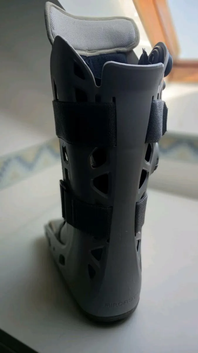 Aircast boot - Medium - Image 2