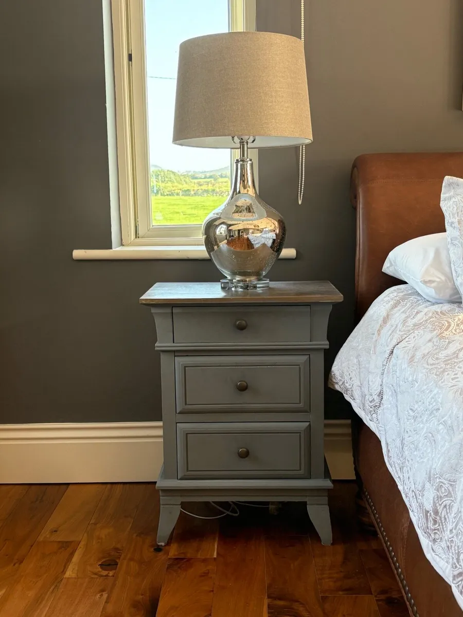 Bedside lockers