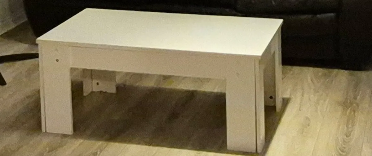 Coffee table and blanket box free - Image 2