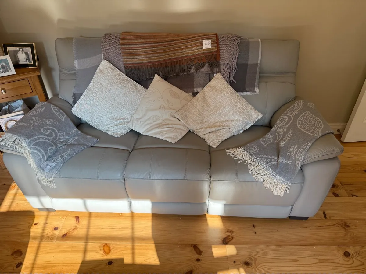 Suite of furniture - Image 3