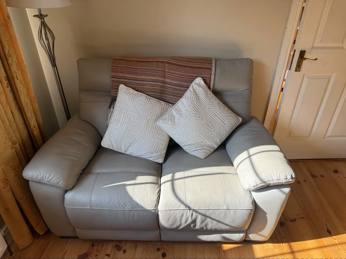 Suite of furniture - Image 4