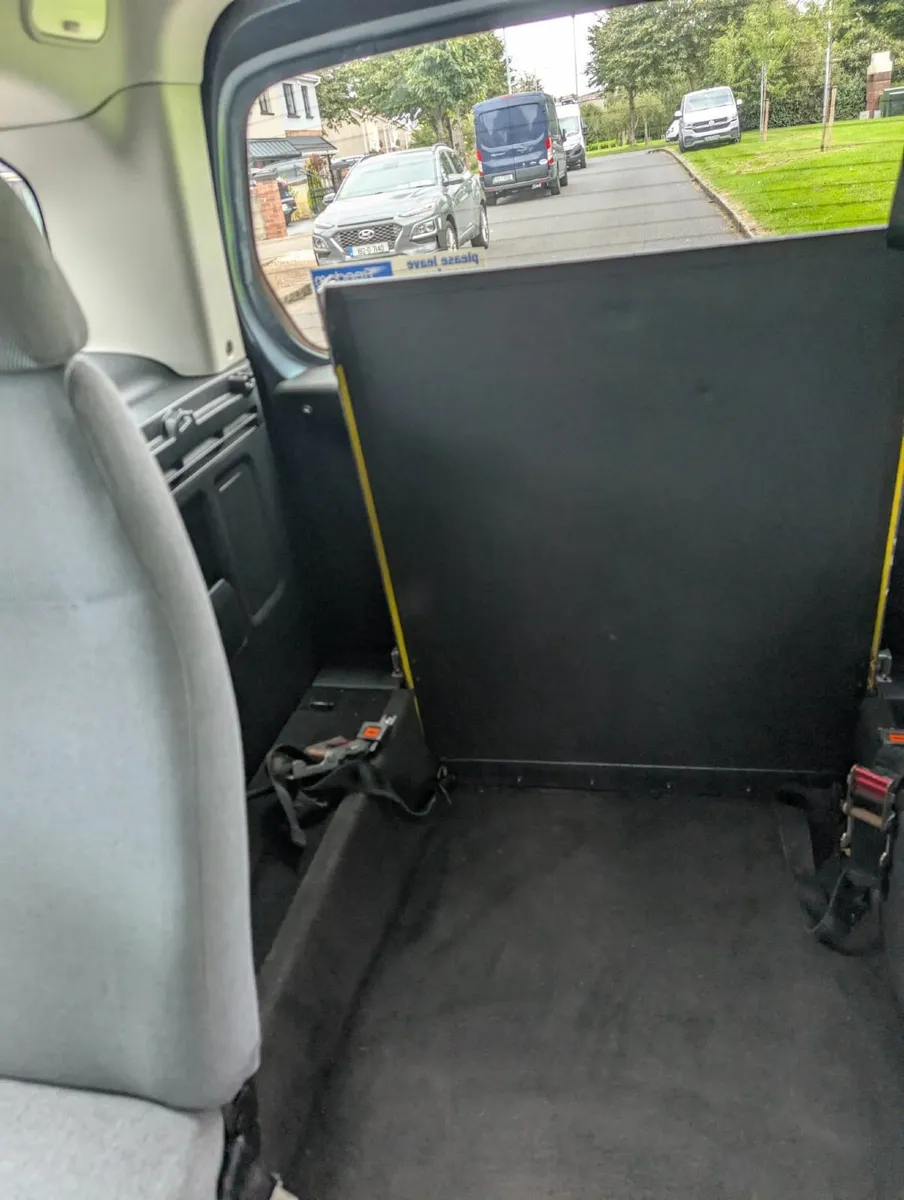 CITROEN BERLINGO 1.6 HDI WHEELCHAIR VTR 90 5DR - Image 4
