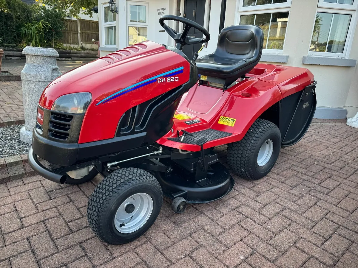 Toro DH220 Ride on Lawnmower - Image 1