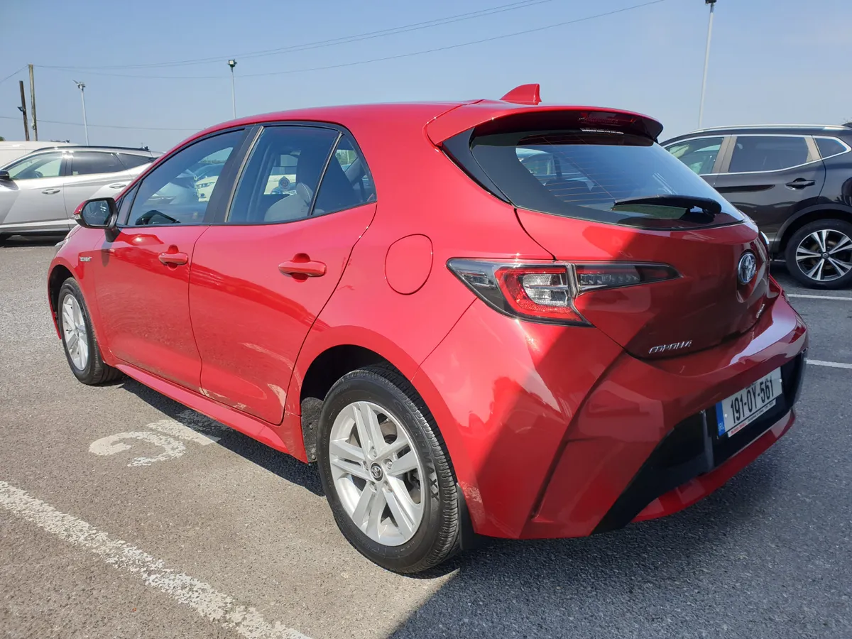 Toyota Corolla 1.8 LUNA HYBRID H/B - Image 4