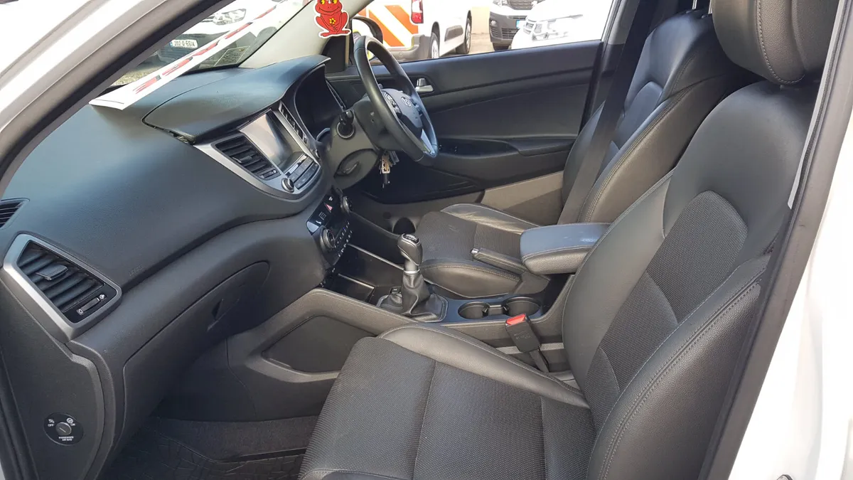 Hyundai Tucson 182 65KM AS NEW NO VAT - Image 4