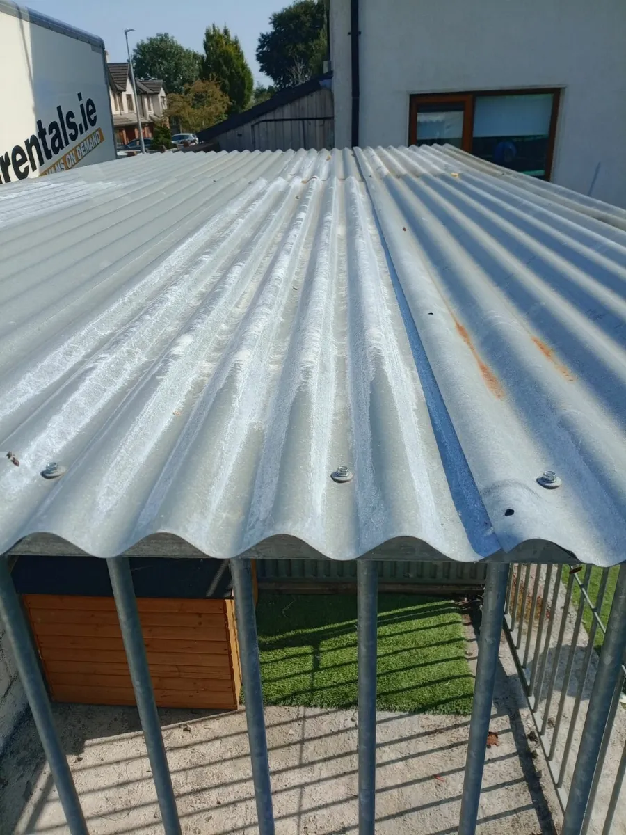Dog kennels - Image 1