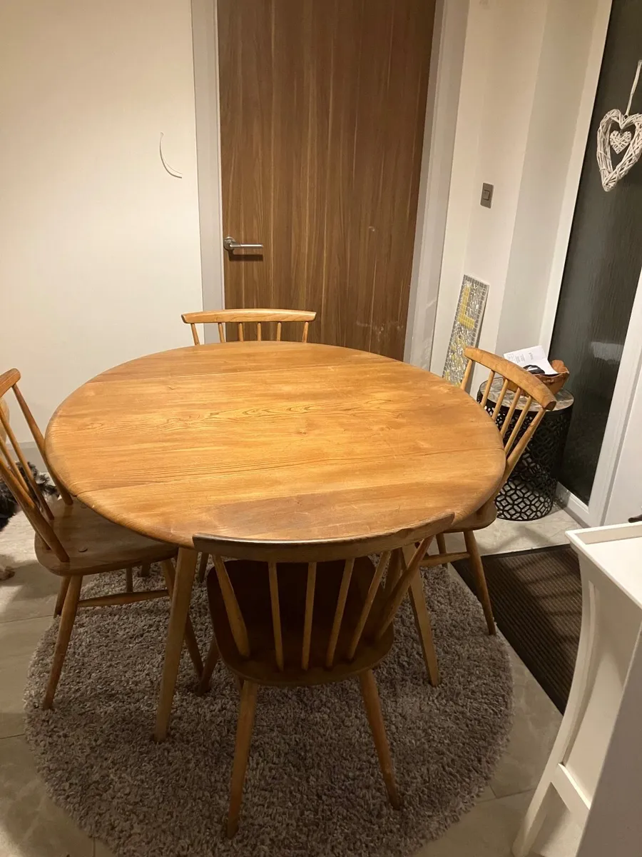 Ercol  Dining Suite, table and 6 chairs - Image 3