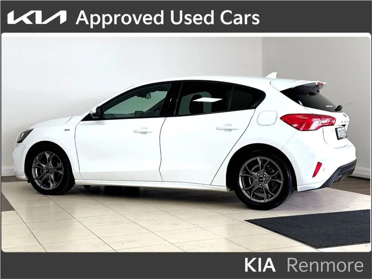 Ford Focus St-line 5D 1.5td120 S6.2 M6 5DF Sale P - Image 3