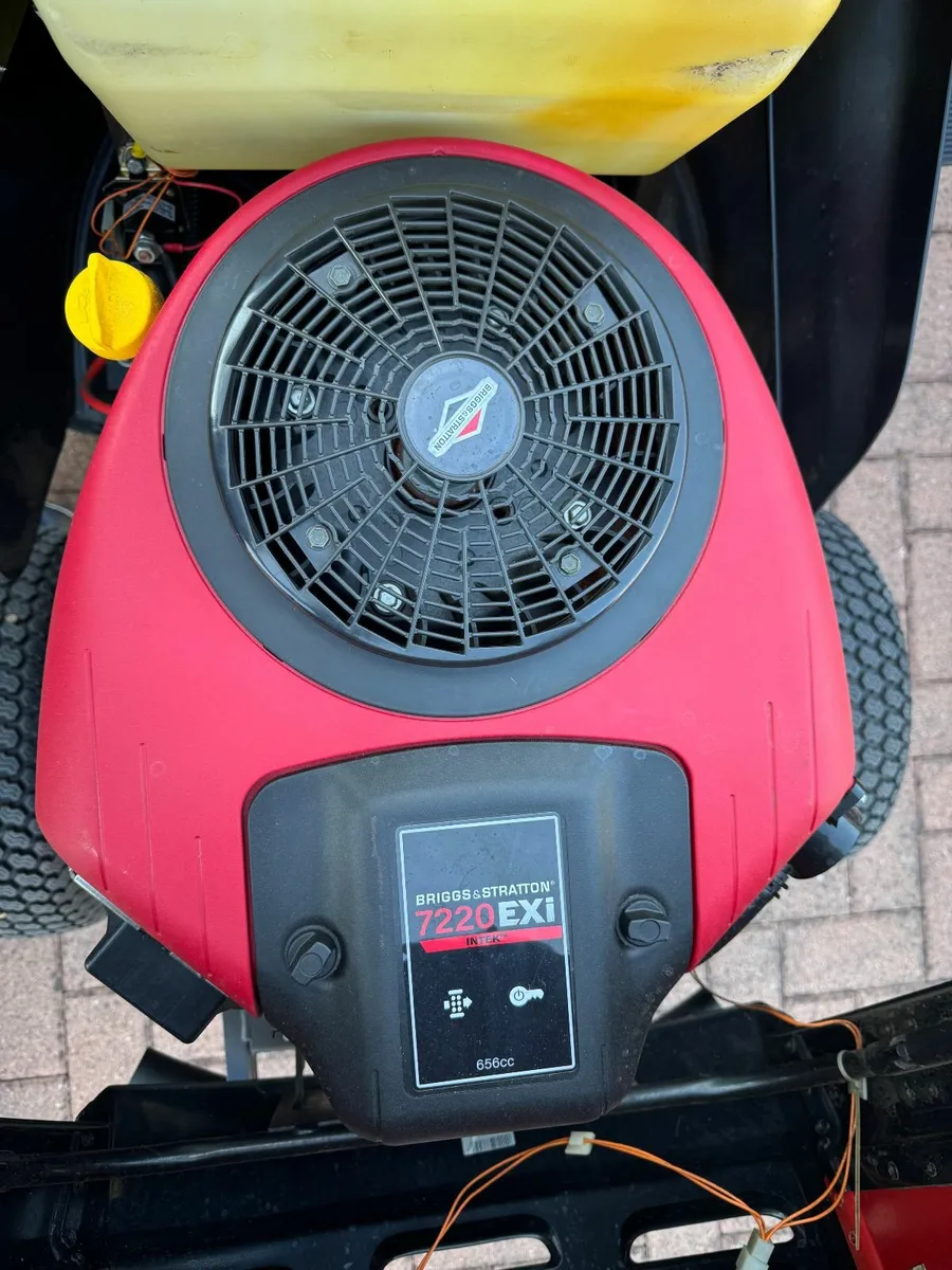 Toro DH220 Ride on Lawnmower - Image 4