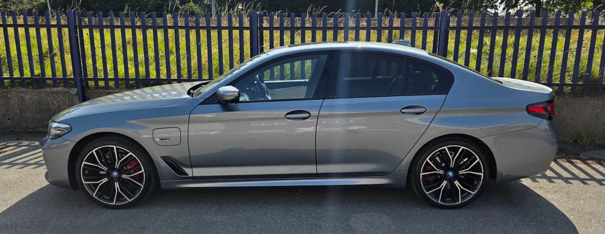 BMW 5-Series 2022 - Image 2