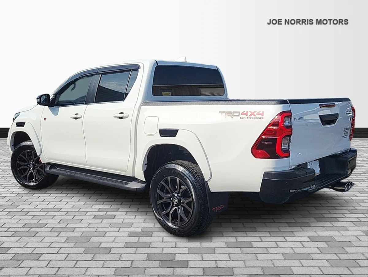 Toyota Hilux 2.4 Diesel Double Cab Z GR SPORT 4WD - Image 3